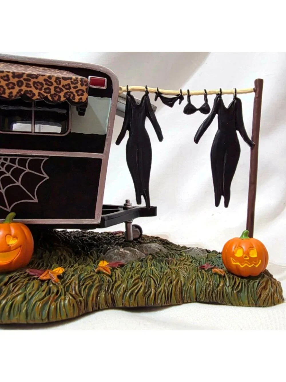 Dept 56 ELVIRAs CELEBRITY TRAILER Fall Halloween Village building house 6009786